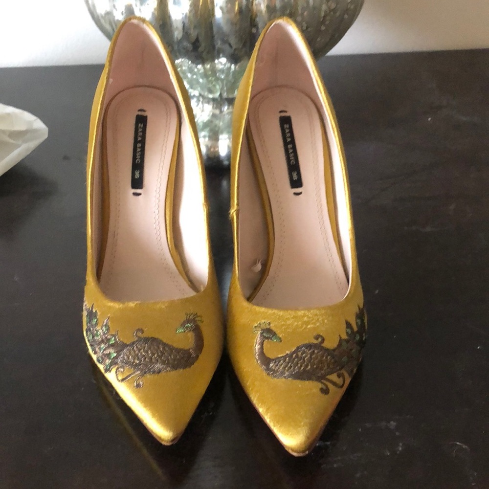 Zara gold/mustard yellow peacock embroidered pumps